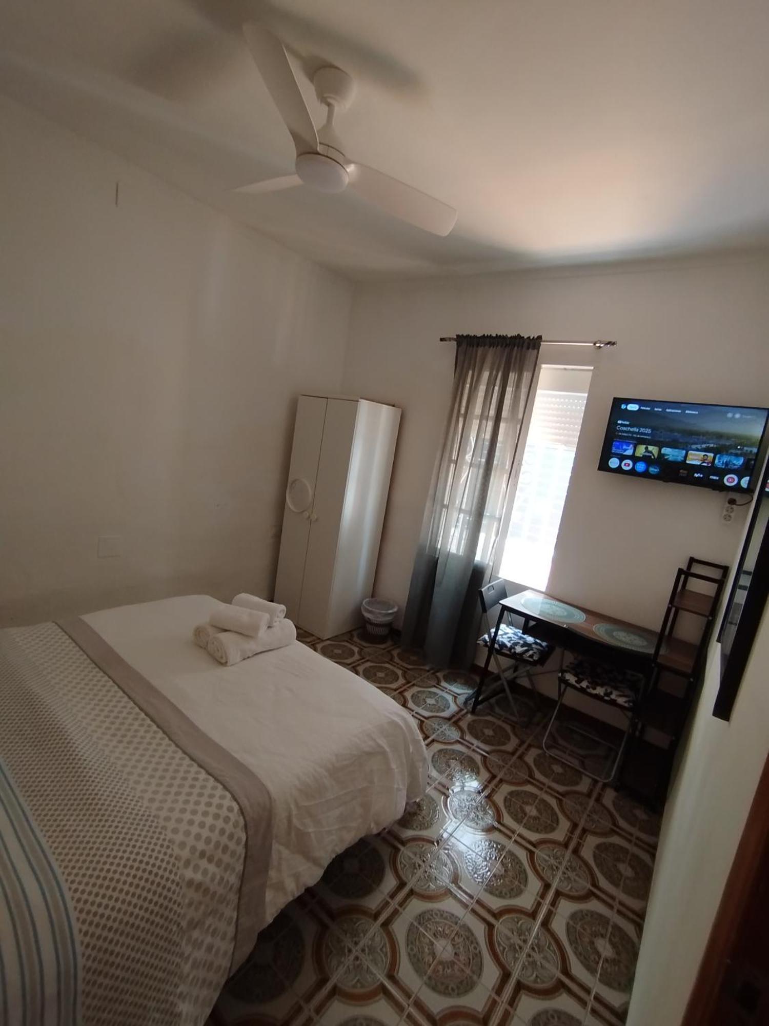Malaga Center Rooms Bagian luar foto
